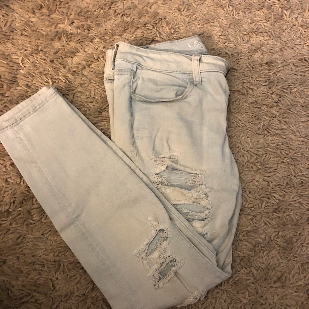 American Eagle Distressed jeans